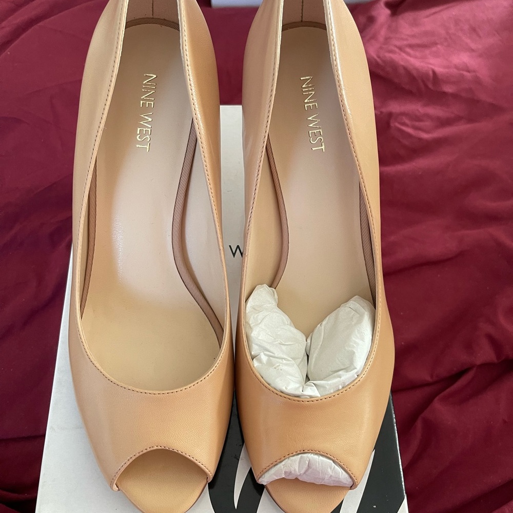 NINE WEST PUMPS - Picture 3 of 6